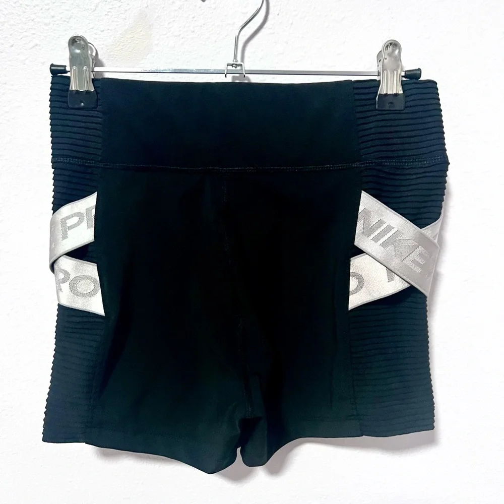 2pieces Nike AeroAdapt Performance Shorts‎ small
